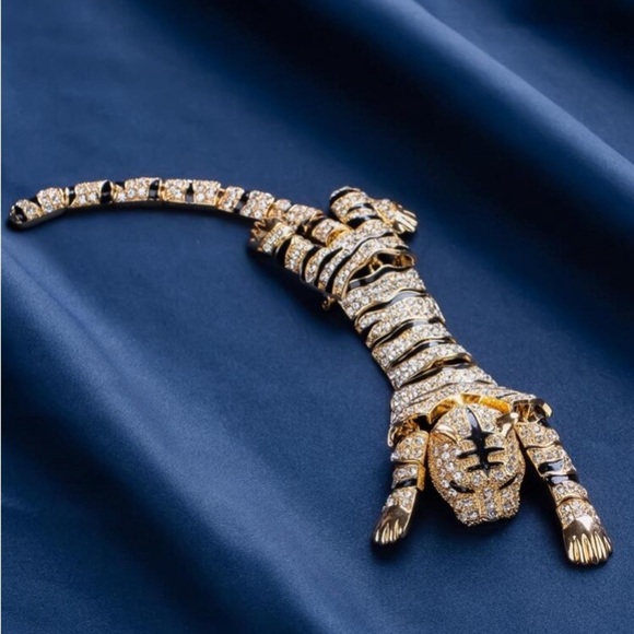 Gorgeous Large Luxury Rhinestone Tiger Zinc Alloy Brooch - Picture 9 of 13